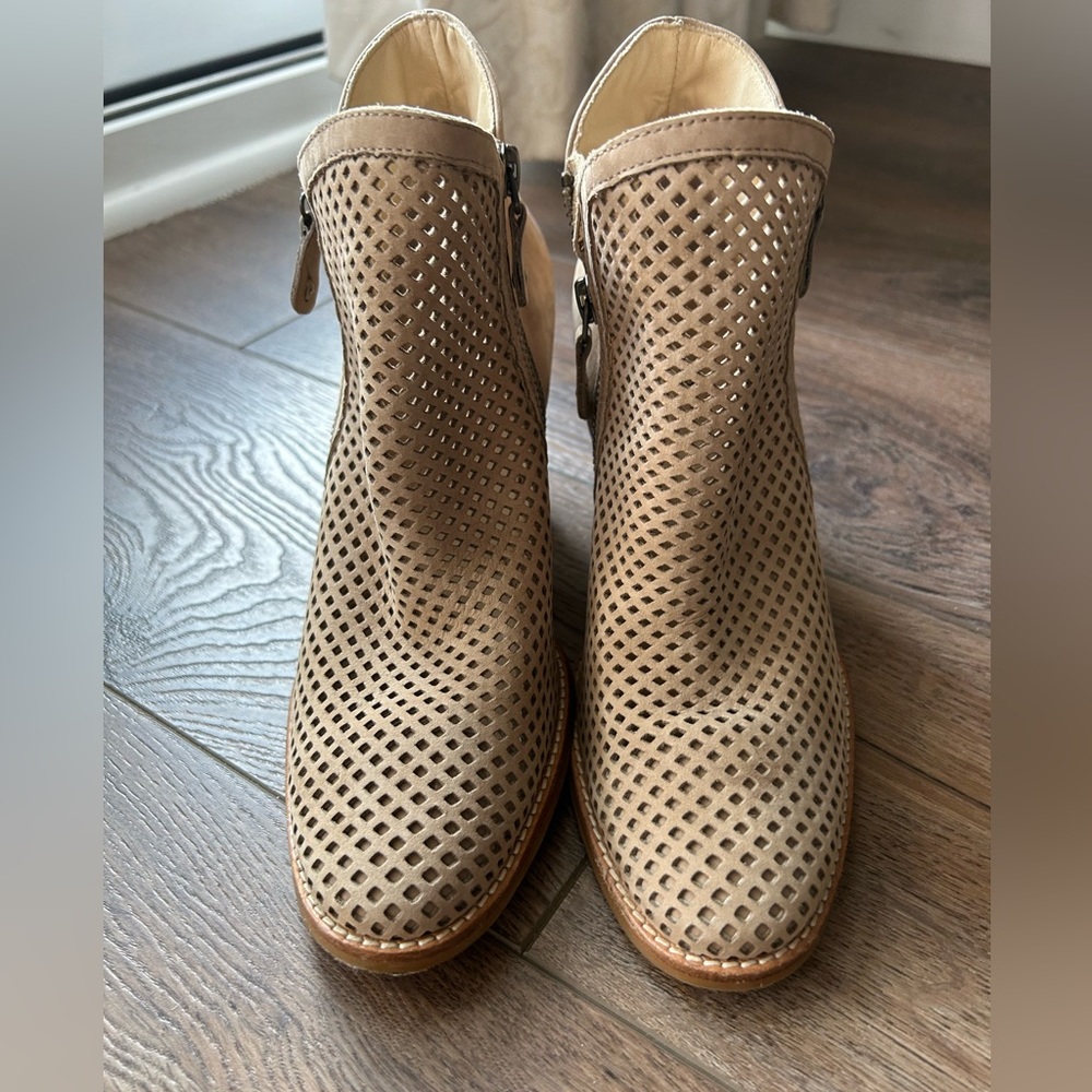 Paul Green Bonzai perforated bootie, size 6